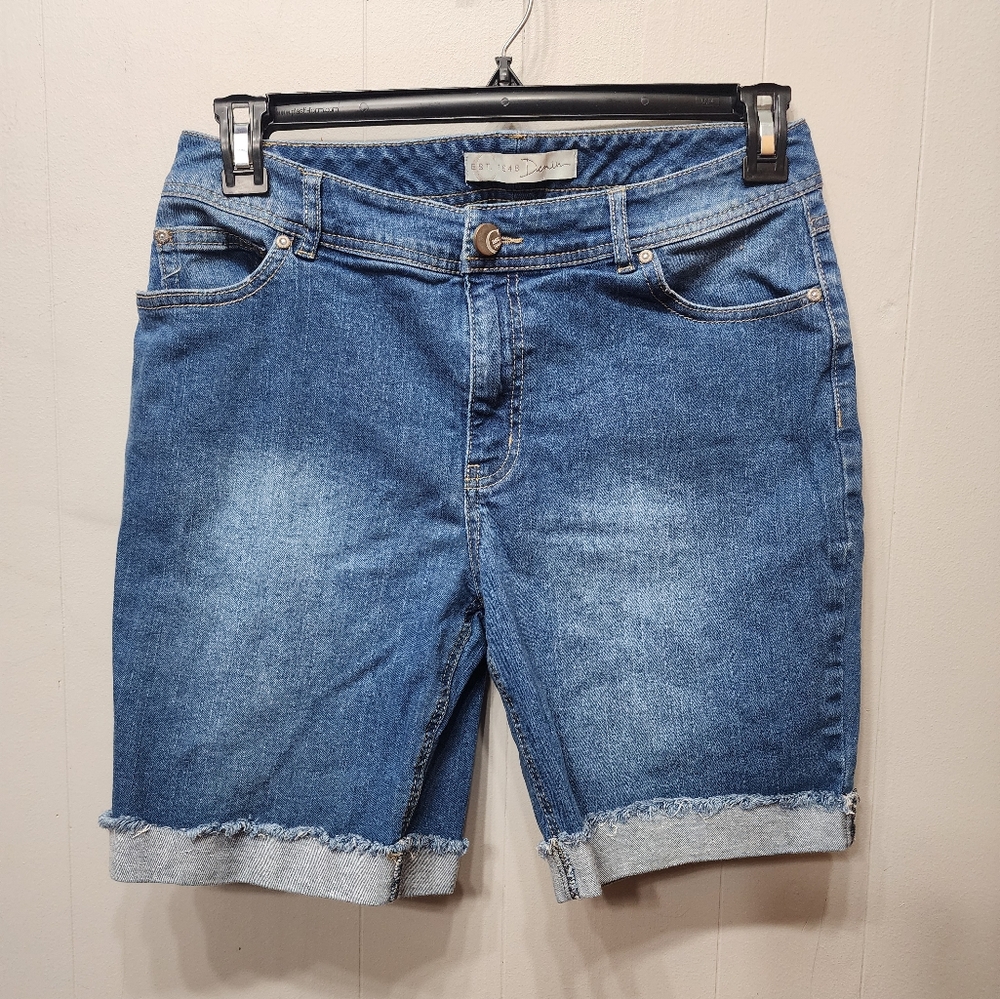 Est 1946 Shorts Size 10 Blue Denim Embroidered Floral Classic Casual C277
